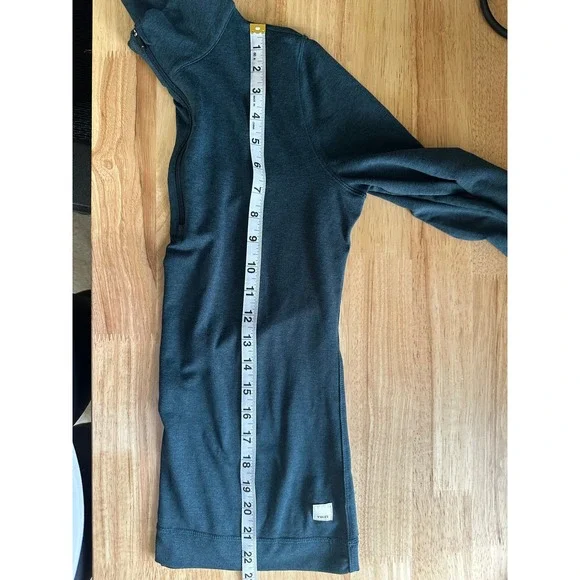 Vuori Half Zip Pullover Small EUC Performance Athleisure Top - Picture 3 of 5